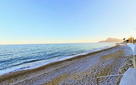 Estudio con acceso privado a la playa.